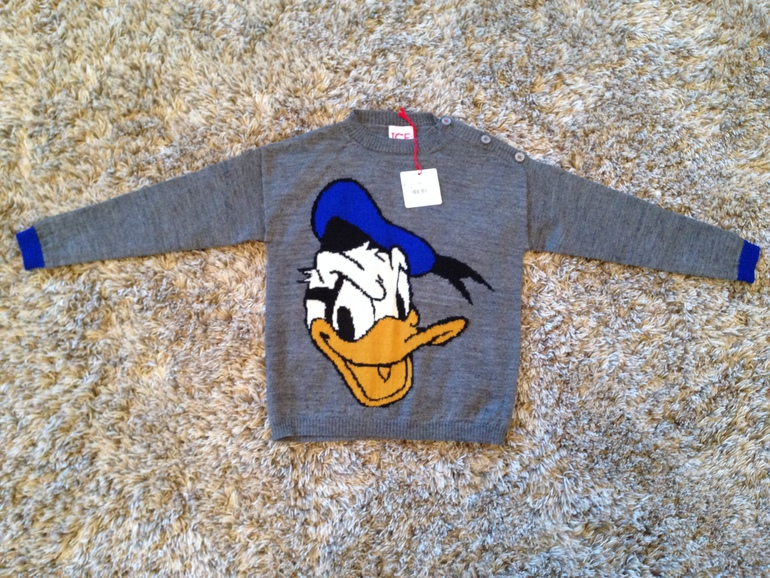 Свитерок ICEBERG р. 4-3000, джинсовые бриджи LEVIS р. 3-1800. РЕГИОН