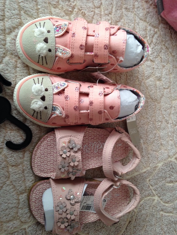 Продам новые кеды, сандали и тапочки для купания фирмы Next