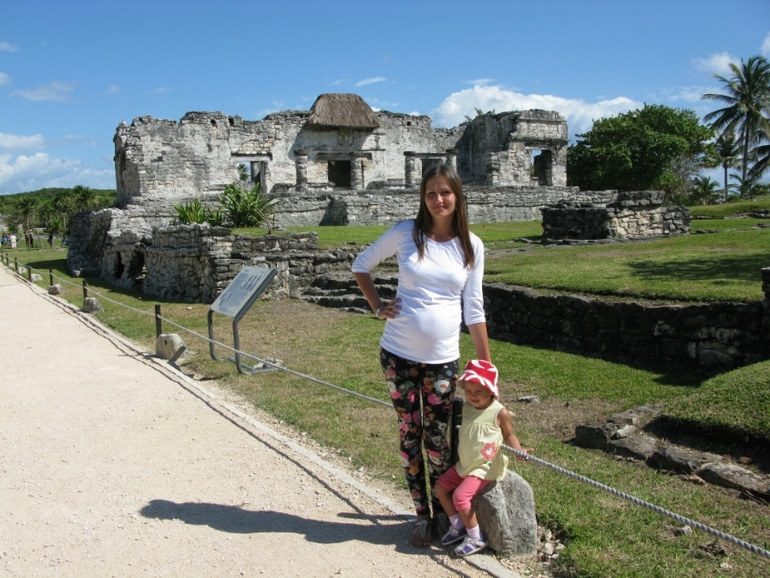 Мексика!Ездили месяц назад!23 недельки пузику!доче 2 годика:-)