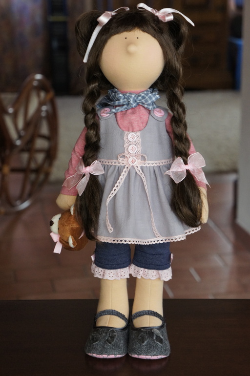 Алёнка и ещё одна кошечка.