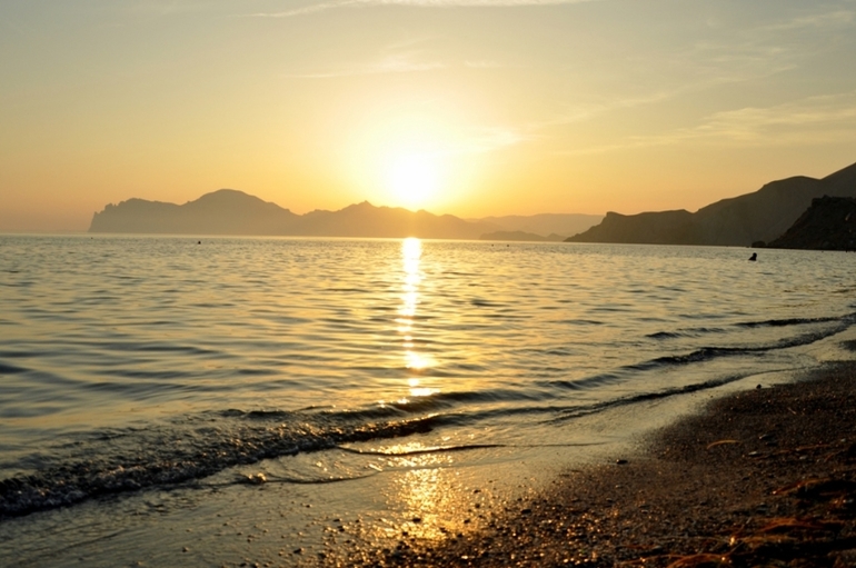 А я живу здесь)