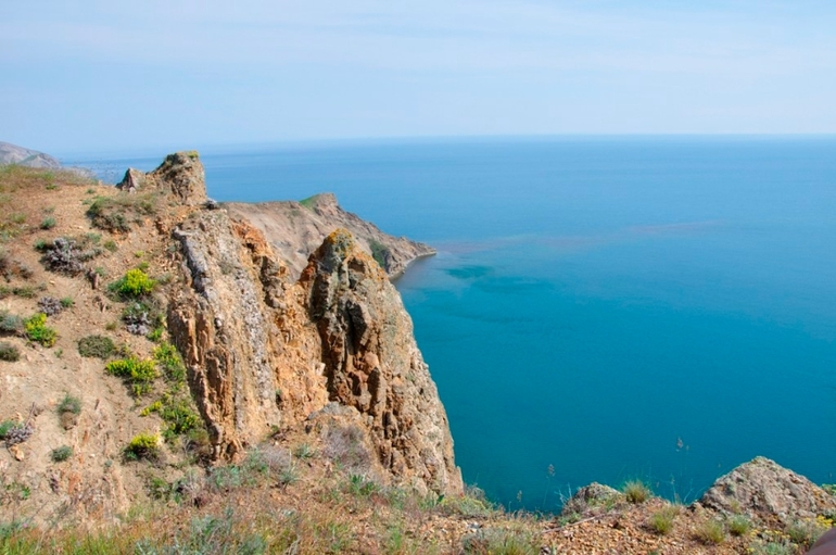 А я живу здесь)