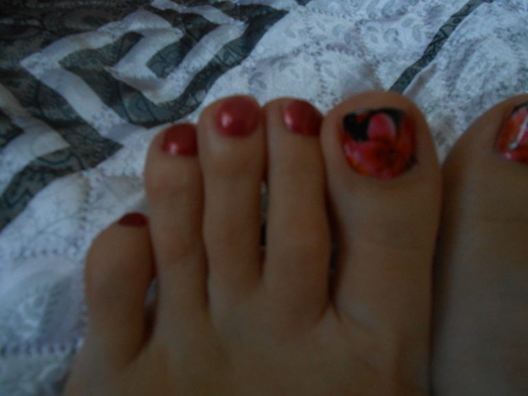 красные цветы