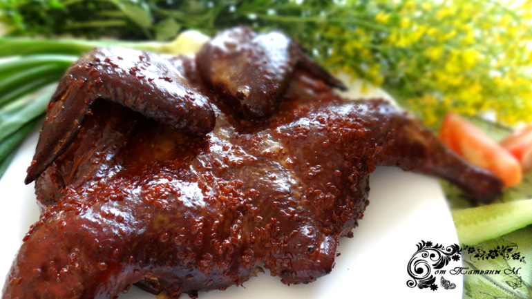 Копченая курица, маринованная в соево-медовом маринаде с кунжутом