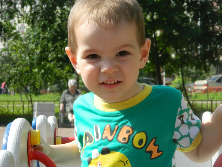 немного нас