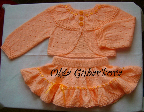 Связала костюмчик в подарок племяшке.