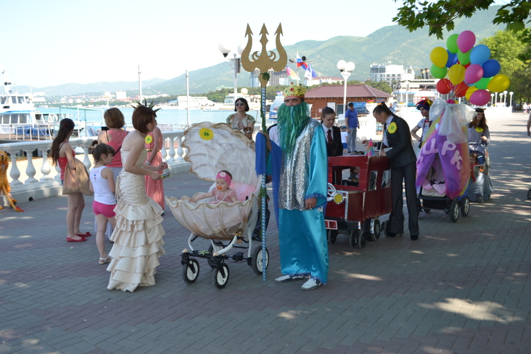Парад колясок в Геленджике.