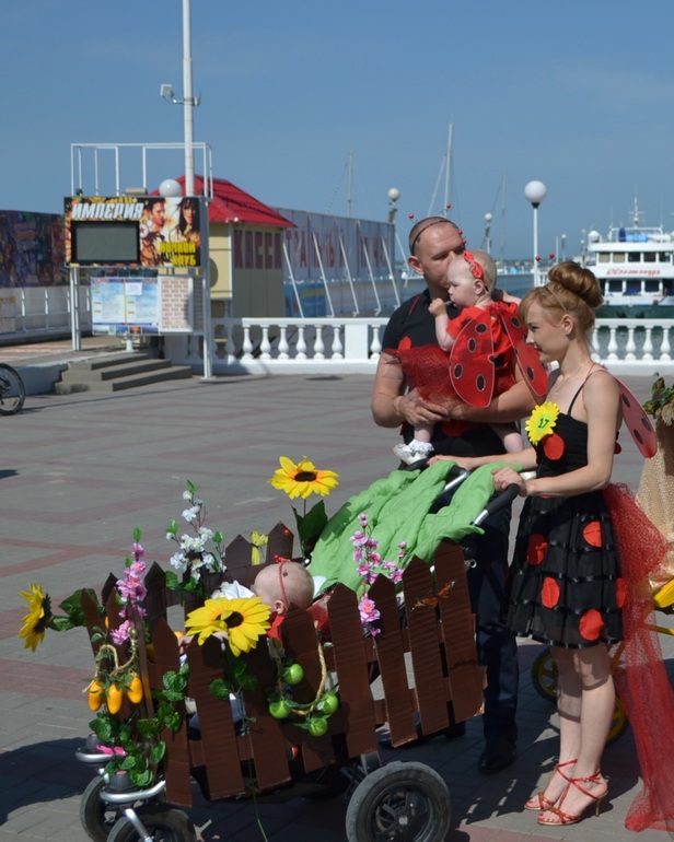 Парад колясок в Геленджике.