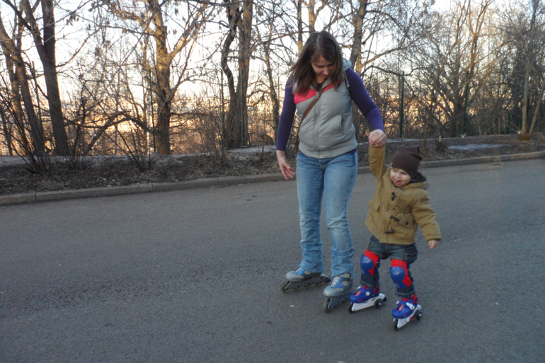 Коньки и ролики в 2,5 года