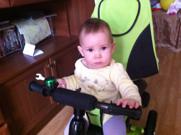 Мы-таки купили Юле трехколесный велосипед