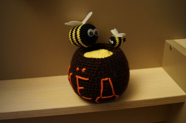 Мишки , горшочек с мёдом и кое что от нового года