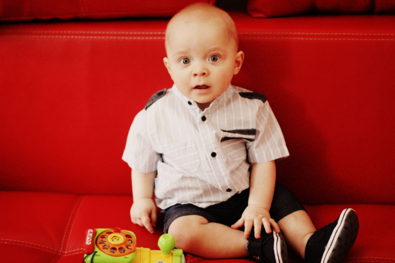 Почти 8 месяцев, а вроде только собиралась писать что мы из роддома выписались :)