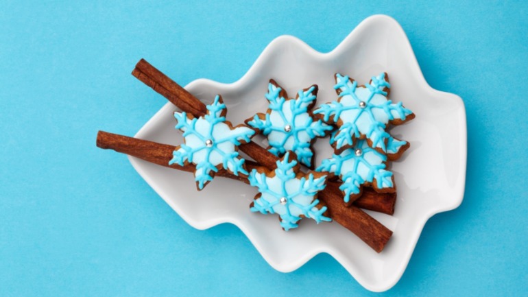 Украшаем новогодние пряники.