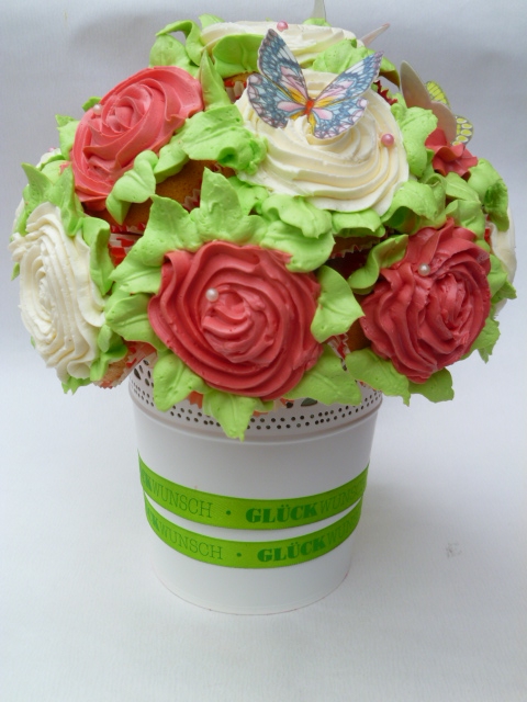 букет из капкейков.