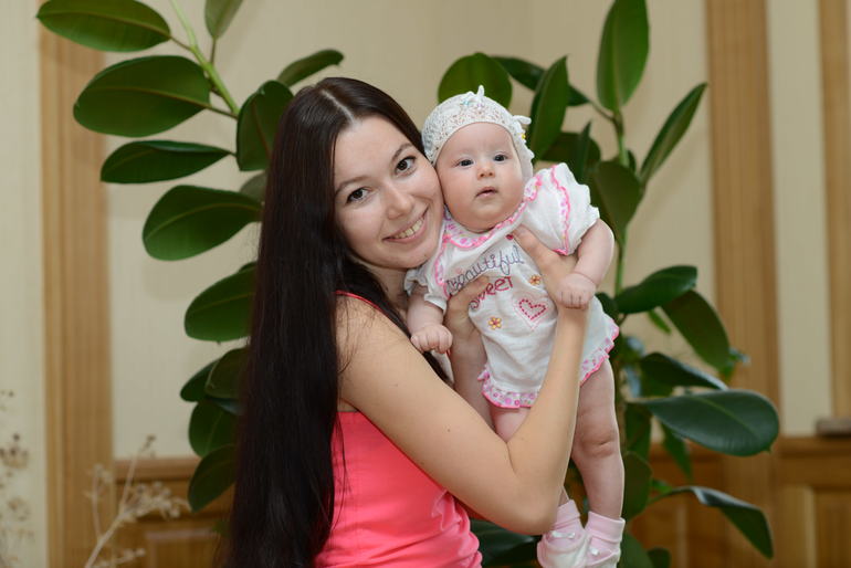 идет ли мне темненькой?и форма бровей?