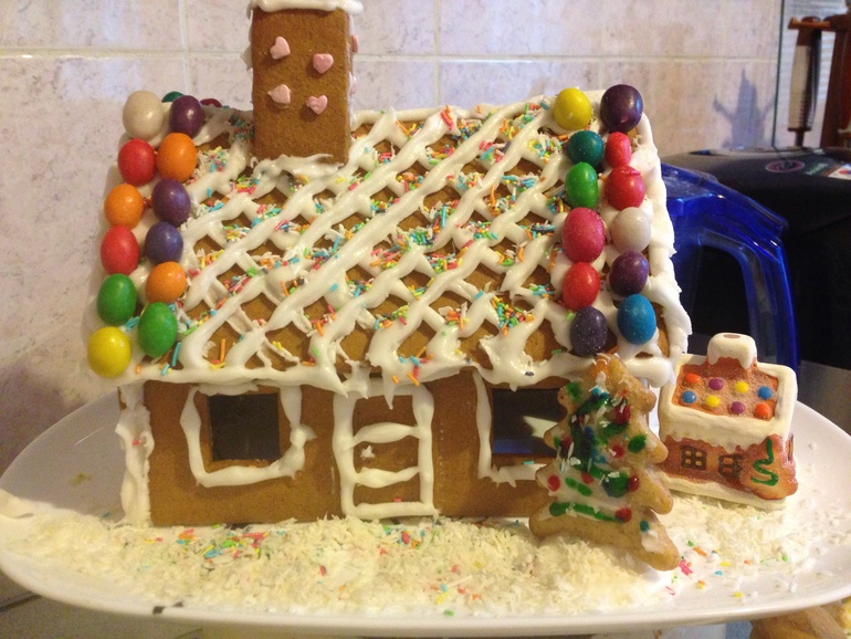 Наш первый пряничный домик!