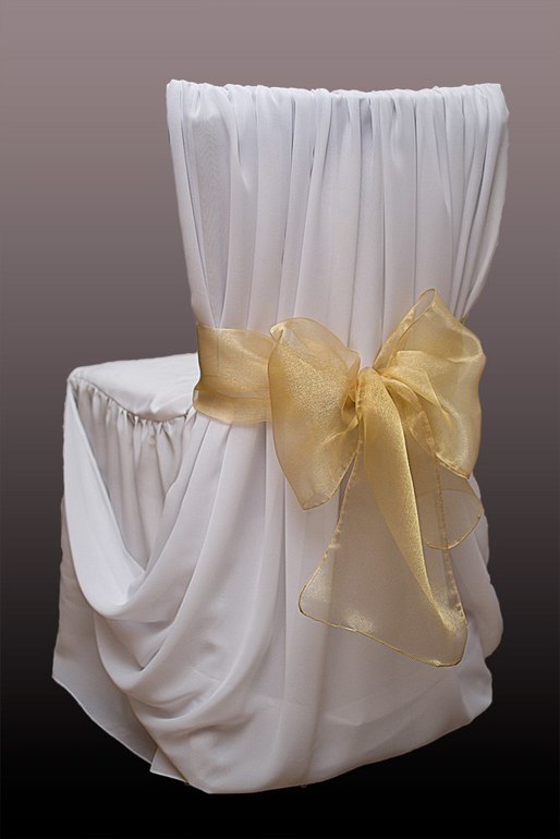 Вот такой мой первый свадебный чехол)))