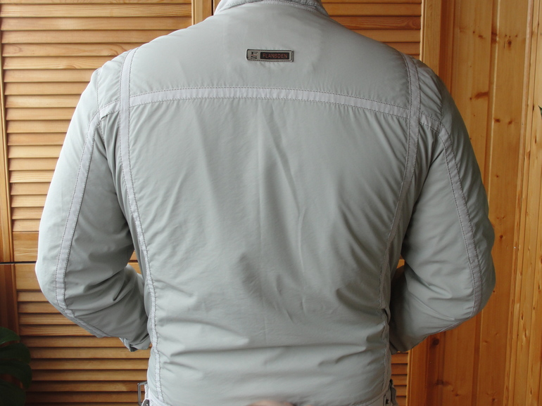 Продам плащ женский 44-46 и мужскую ветровку 48-50 р.