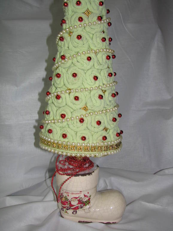 Елочка, елка  лесной огонек...