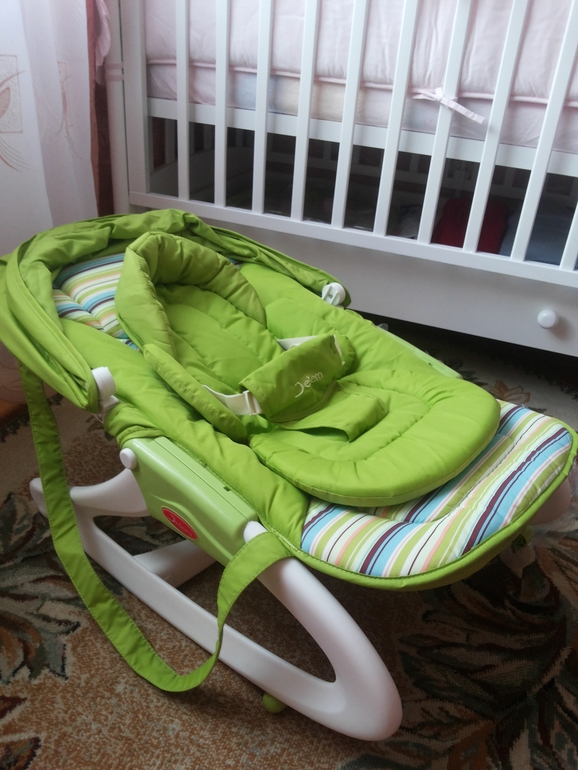 Немного похвастаюсь)))Кроватка и шезлонг для дочи