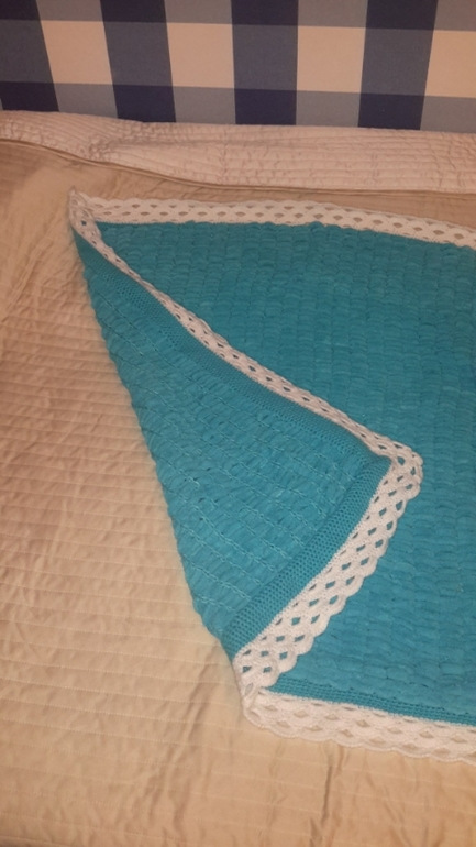 Пледы разные 3 штуки