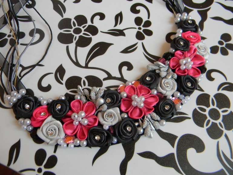 Ещё одно колье