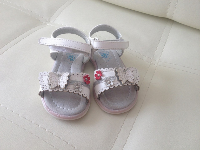 Продам туфельки и сандалики на девочку размер 21!!!