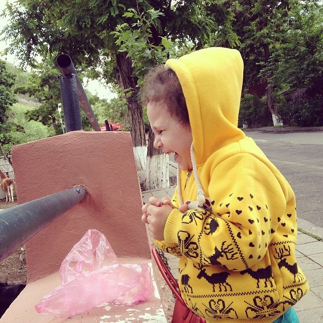 В зоопарке.