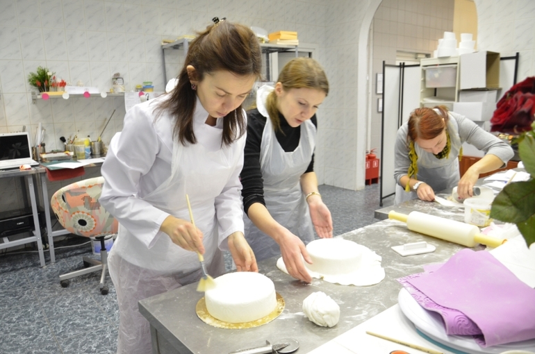 Фото-отчет с прошедших 2х-дневный курсов по декорированию тортов