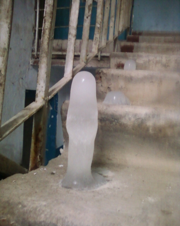 Я-за сталагмиты!