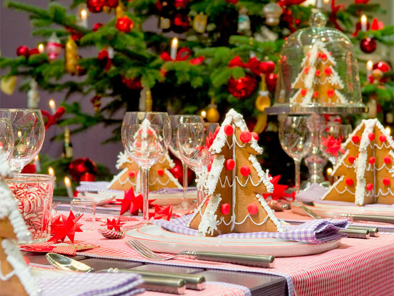 Детский новогодний стол.