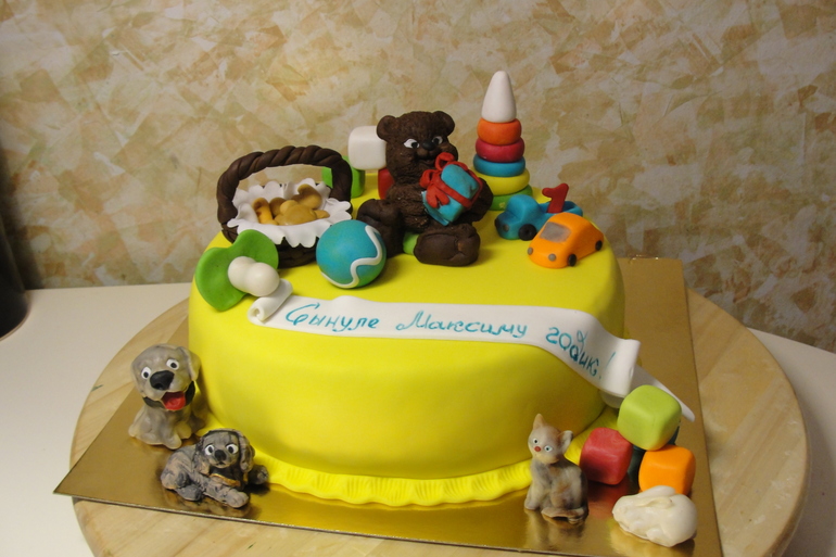 тортик где просто много много всего на годик