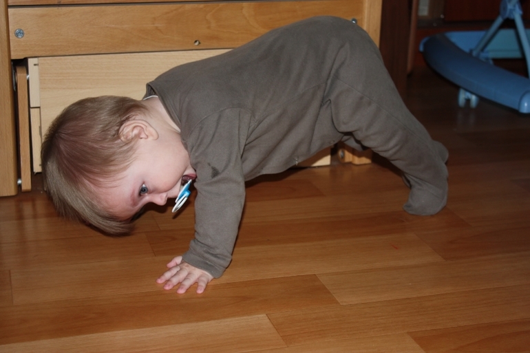 11 месяцев, поползли)