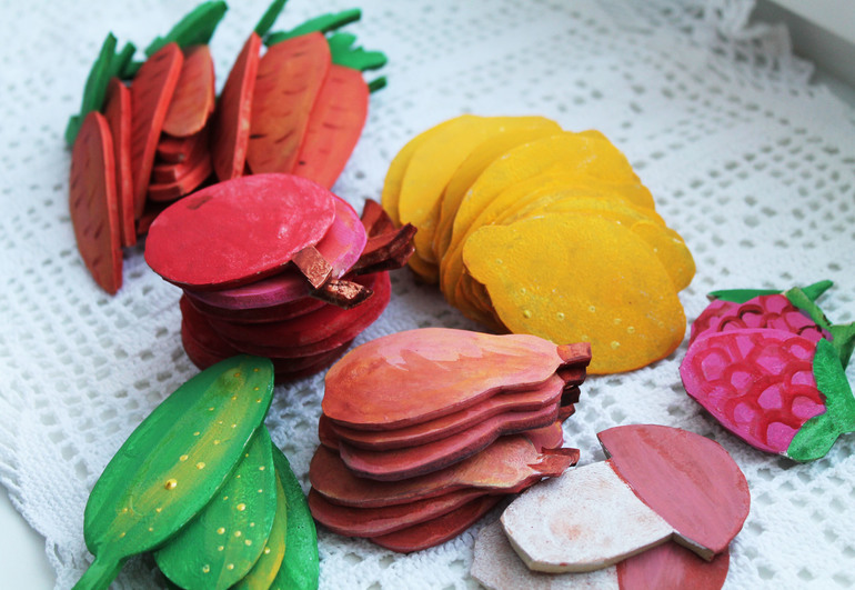 Фрукты, овощи из ленолеума.