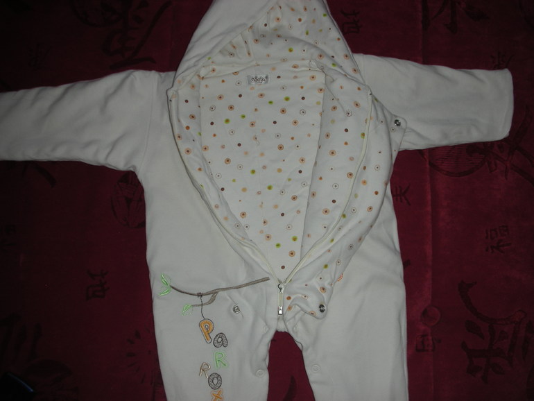 Много одежды на девочку