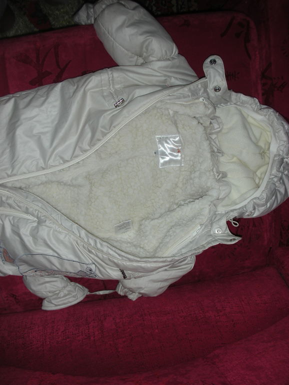 Много одежды на девочку