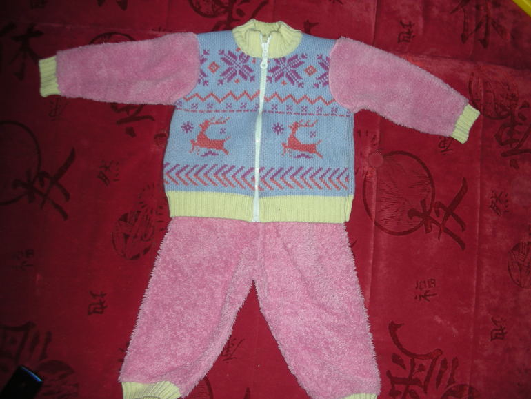 Много одежды на девочку