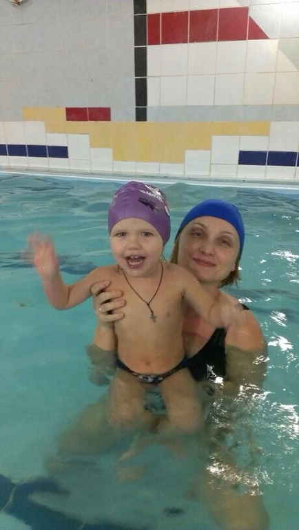 Мы возобновили занятия в бассейне)