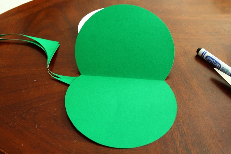 Книга о водных обитателях из картона