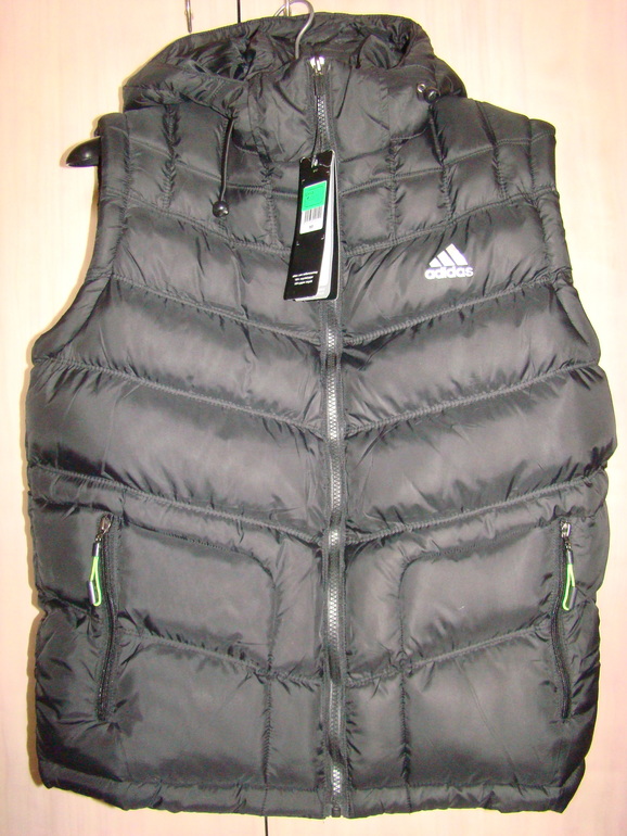 жилетка размер М   1800р.