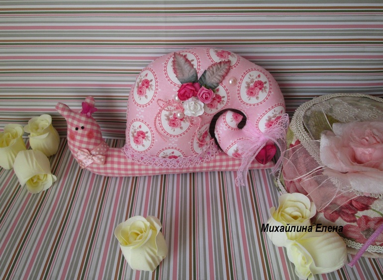 Улиточка в розовом и толстушка.