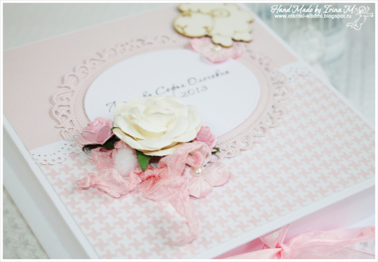 Коробочка воспоминаний мамы и малышки Софьи.