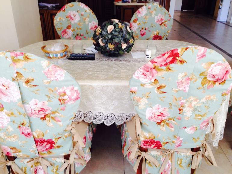 Чехлы на стульях ))