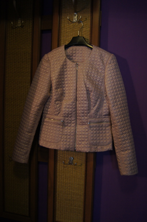 Пристрою куртку из Весеннего предзаказа Пани Яны 36 размер(наш 42)