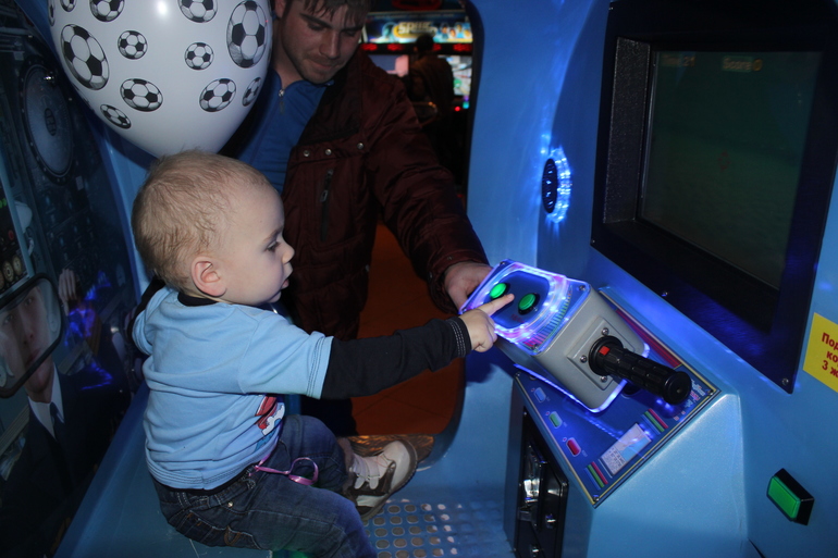 Сынулька - нам без недельки год и четыре))