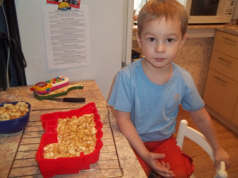 Шарлотка в силиконовой форме