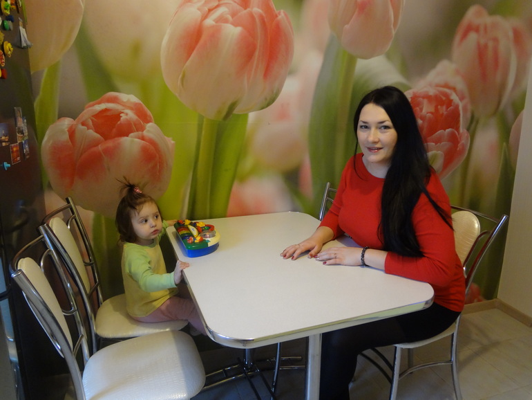 Ну и девка компанейская растёт!...