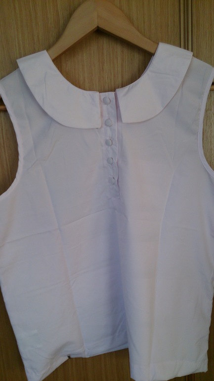 блуза новая,красивая,качество супер! мне великовата,900 рублей,стоила дороже распродаже