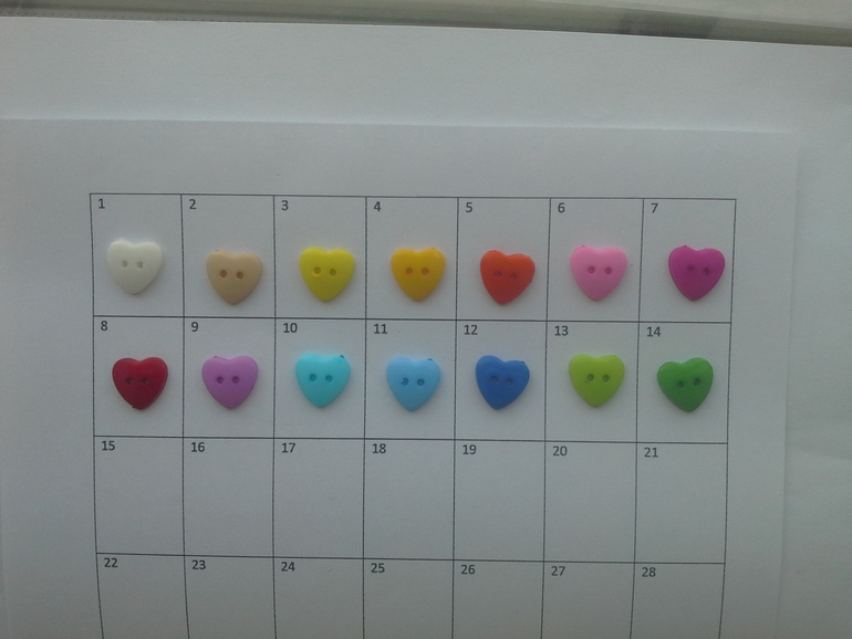 Много пуговок, кабошоны, подвески, стразы