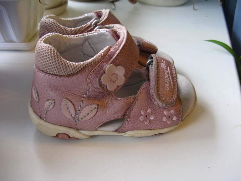 Пакет фирменных вещей на 9-12 мес. 1300р.  Обувь.